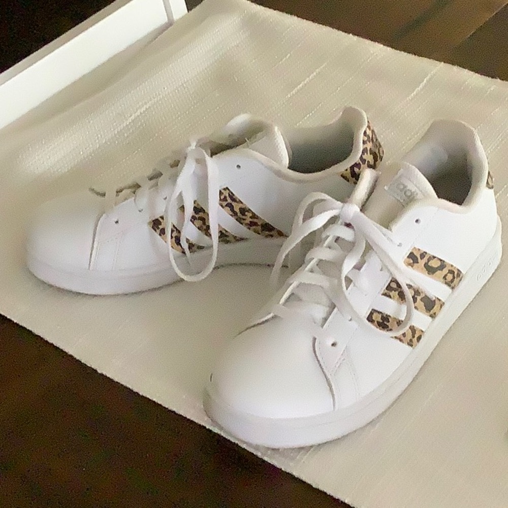 White animal print Adidas. Size: 3 1/2